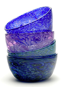 Ice cream bowls! Aron Leaman’s rich color combinations in hot blown glass alt=