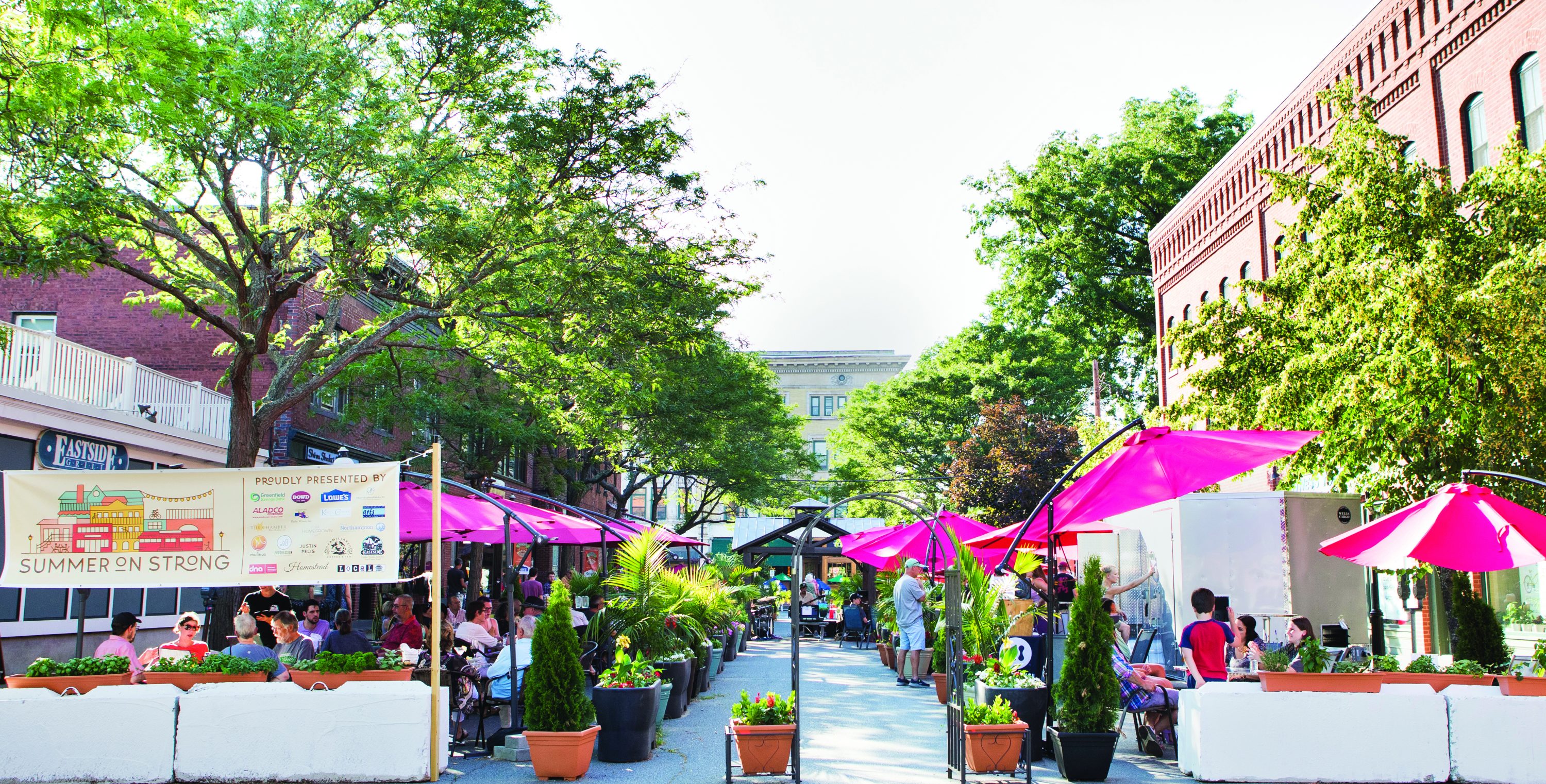 Summer on Strong is your downtown summer spot for outdoor dining; live music and pedestrian friendly shopping. Lynne Graves Photography